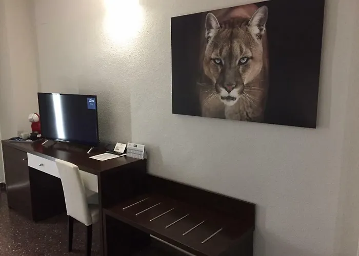 Fontana Plaza Hotel 3*